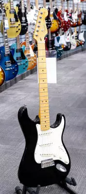 Fender - American Professional II Stratocaster, Maple Fingerboard - Black 2
